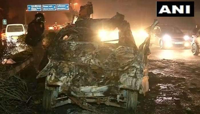 દિલ્હીમાં અકસ્માત બાદ 2 કારમાં લાગી આગ, 3 લોકોનું આગમાં બળી જવાથી મોત