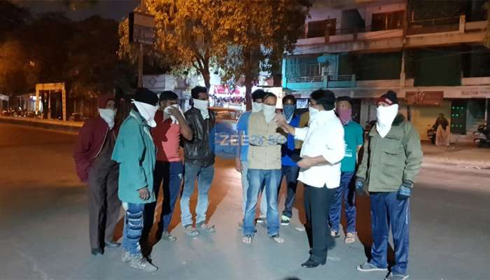 વડોદરા: અનેક વિસ્તારોમાં કેમિકલયુક્ત ગેસની તીવ્ર દુર્ગંધથી લોકો હેરાન પરેશાન વડોદરા: અનેક વિસ્તારોમાં કેમિકલયુક્ત ગેસની તીવ્ર દુર્ગંધથી લોકો હેરાન પરેશાન