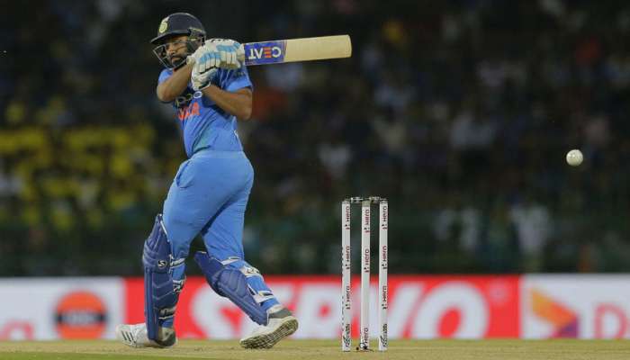 IND vs NZ: રોહિત શર્માએ ફટકારી 215મી સિક્સ, કરી એમએસ ધોનીની બરોબરી 