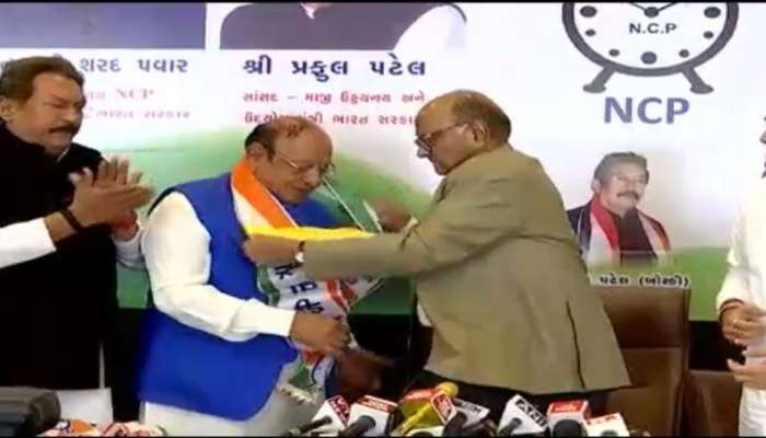 શંકરસિંહ વાઘેલાએ પહેર્યો NCPનો ખેસ, ભાજપ-કોંગ્રેસ બાદ હવે NCPનો હાથ પકડ્યો