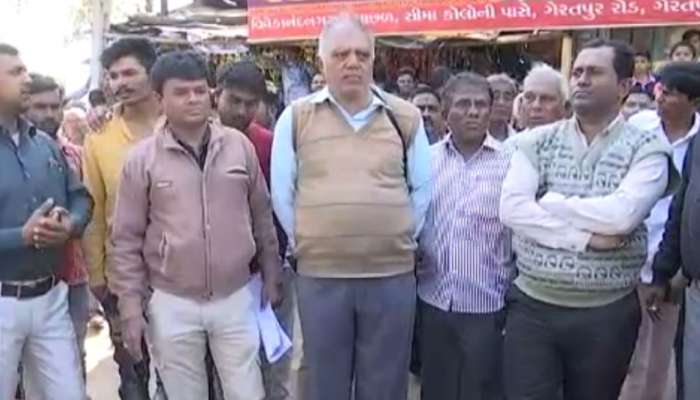 અમદાવાદ: દસક્રોઈના વાંચ ગામે જમીન બાબતે જંગ, પોલીસ કાફલો સ્થળ પર
