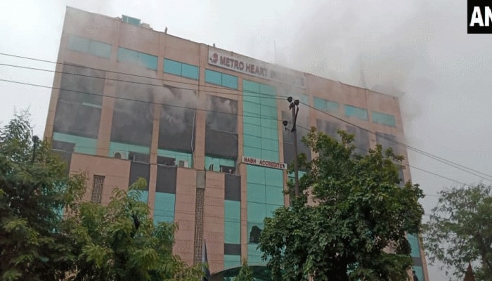 નોઈડા: મેટ્રો હોસ્પિટલમાં ભીષણ આગ લાગી, કાચ તોડીને દર્દીઓને રેસ્ક્યુ કરાઈ 