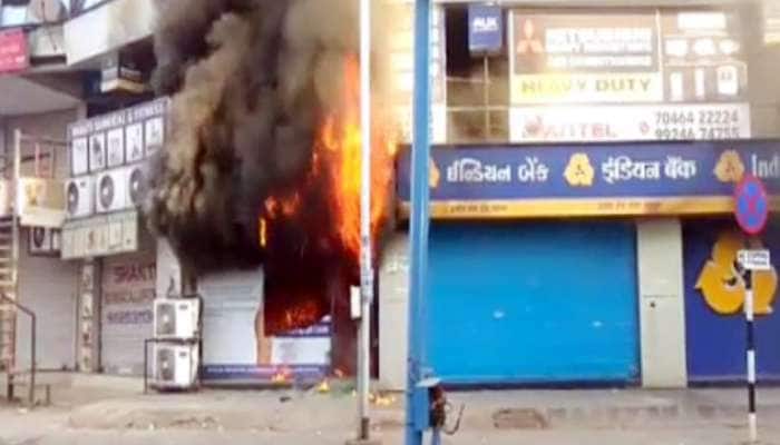 રાજ્યમાં આગ લાગવાની 5 ઘટના: ઈન્ડિયન બેંકના ATMમાં આગથી ધુમાડાના ગોટેગોટા