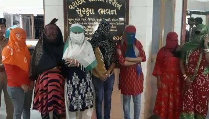 સુરત : સ્પામાં અડધી રાત્રે દરોડા, 6 લલના ગ્રાહકોને આપી રહી હતી ‘ખાસ’ ટ્રીટમેન્ટ સુરત : સ્પામાં અડધી રાત્રે દરોડા, 6 લલના ગ્રાહકોને આપી રહી હતી ‘ખાસ’ ટ્રીટમેન્ટ