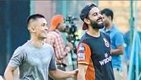 IPL 2019: આરસીબીના કેપ્પમાં પહોંચ્યો સુનીલ છેત્રી, વિરાટે કર્યું સ્વાગત