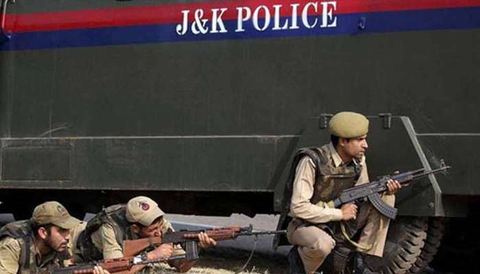 J&K: સોપોરમાં આતંકીઓએ કર્યો ગ્રેનેડ હુમલો, SHO સહિત બે પોલીસકર્મી ઘાયલ 