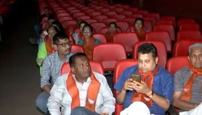 વડોદરા: પ્રધાનમંત્રી નરેન્દ્ર મોદીના ‘મે ભી ચોકીદાર’ કાર્યક્રમનો ફિયાસ્કો, ખુરશીઓ ખાલી 