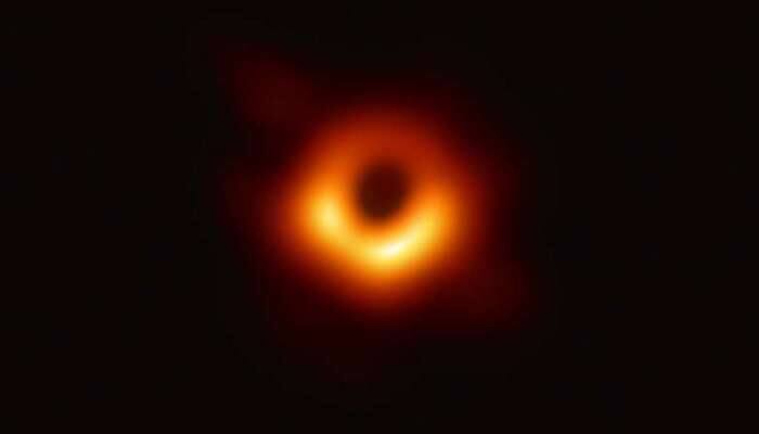ઐતિહાસિક પળ: 500 ટ્રિલિયન કીમી અંતરે રહેલા 'Black Hole'ની પહેલી તસ્વીર