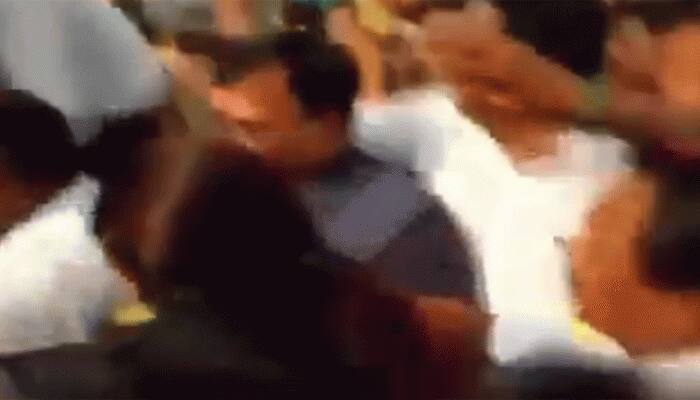 VIDEO: પ્રચાર કરી રહેલી આ અભિનેત્રીની છેડતી, પછી થઇ લાફાવાળી