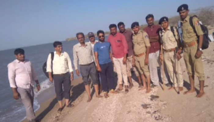 મધ દરિયે મતદાન: ખંભાળિયા નજીક આવેલા ટાપુ પર ચૂંટણી પંચની અનોખી વ્યવસ્થા 