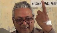 ડોક્ટરની ટીમ સાથે એમ્બ્યુલન્સ પહોંચી મતદાન મથકે