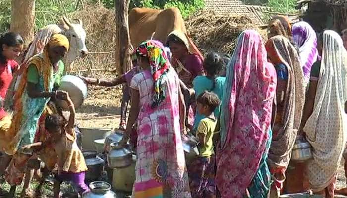 પાણી માટે યુદ્ધ: ગુજરાતના આ સ્થળે મહિલાઓ પીવાના પાણી માટે બને છે ‘રણચંડી’