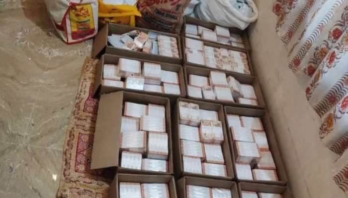 લોકસભા ચૂંટણી 2019: દારૂ, ડ્રગ્સ અને રોકડ રકમ મળીને 3500 કરોડનો સામાન પકડાયો લોકસભા ચૂંટણી 2019: દારૂ, ડ્રગ્સ અને રોકડ રકમ મળીને 3500 કરોડનો સામાન પકડાયો
