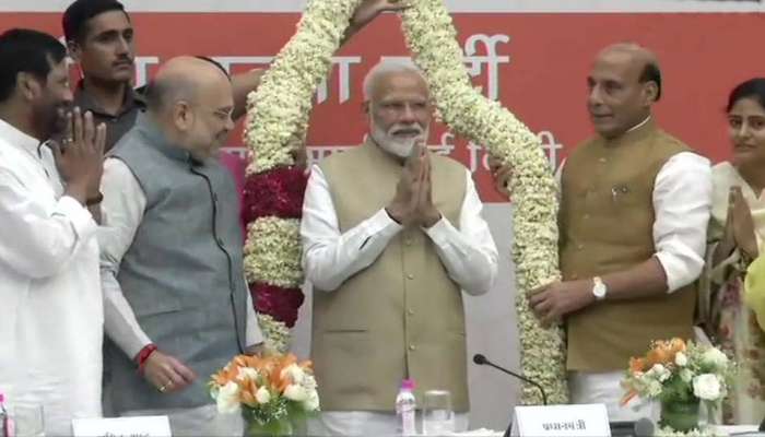 ડિનર ડિપ્લોમસી પહેલા PM મોદી પહોંચ્યાં BJP હેડક્વાર્ટર, કેન્દ્રીય મંત્રીઓ સાથે બેઠક ડિનર ડિપ્લોમસી પહેલા PM મોદી પહોંચ્યાં BJP હેડક્વાર્ટર, કેન્દ્રીય મંત્રીઓ સાથે બેઠક