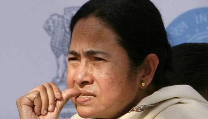 West bengal election results 2019 LIVE: નબળો પડી રહ્યો છે મમતા બેનર્જીનો કિલ્લો, BJPને લીડ- ટ્રેન્ડ West bengal election results 2019 LIVE: નબળો પડી રહ્યો છે મમતા બેનર્જીનો કિલ્લો, BJPને લીડ- ટ્રેન્ડ