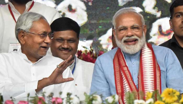 બિહાર: ટ્રેંડમાં NDA ની બલ્લે-બલ્લે, 40માંથી 39 સીટો પર જીત તરફ અગ્રેસર બિહાર: ટ્રેંડમાં NDA ની બલ્લે-બલ્લે, 40માંથી 39 સીટો પર જીત તરફ અગ્રેસર