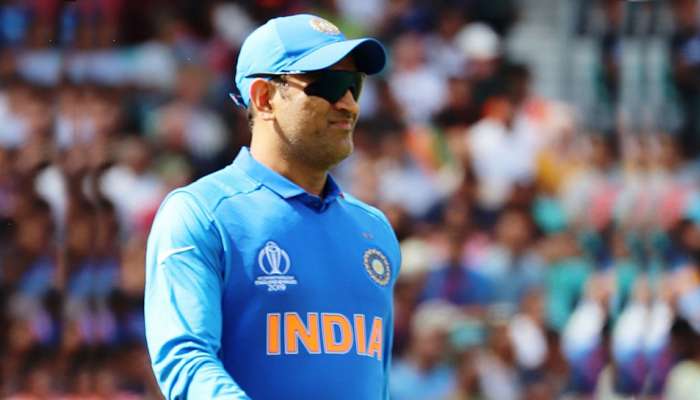 World Cup 2019: બેટિંગ દરમિયાન ધોનીએ બાંગ્લાદેશની ફીલ્ડિંગ કરી સેટ, વાયરલ થયો video