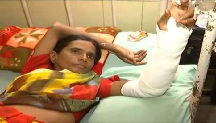 ગુજરાતમાં સરકારી હોસ્પિટલોમાં સુવિધાઓ ખાડે ગઈ, ઈન્જેક્શન આપતા મહિલાના હાથ 