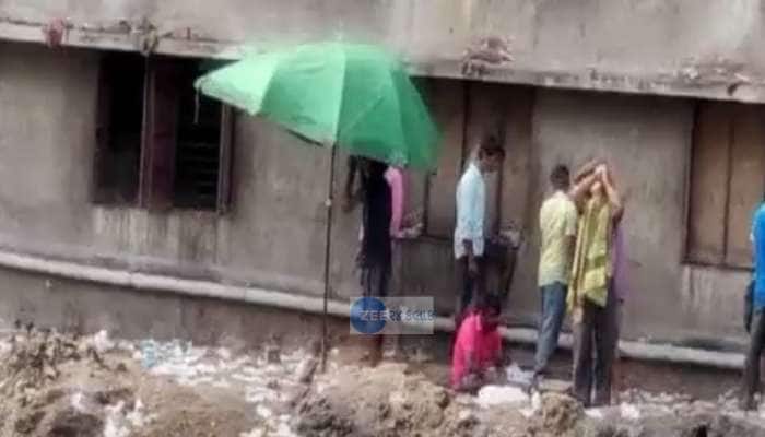 સુરત: દેશી દારૂના અડ્ડાનો VIDEO થયો વાઈરલ સુરત: દેશી દારૂના અડ્ડાનો VIDEO થયો વાઈરલ