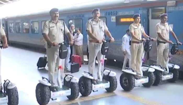 કાલુપુર સ્ટેશન પર રેલવે પોલીસ કરશે બેટરીથી ચાલત સેગવેથી પેટ્રોલિંગ 