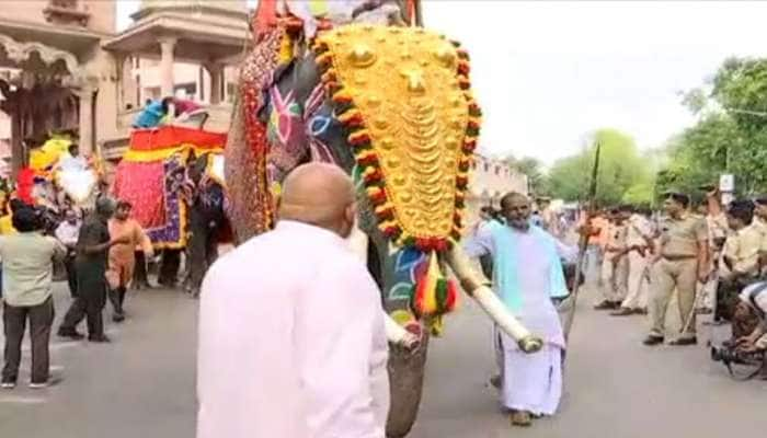 રથયાત્રા પહેલા જળયાત્રા : સોમનાથ ભૂદરના આરે ગંગા પૂજન કરવા ગજરાજ નીકળ્યા 