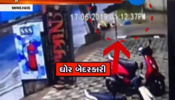 ચાલુ સ્કૂલવાનમાંથી બાળકો પડવાની ચોંકાવનારી ઘટના, જુઓ પોલીસ અધિકારીએ શું કહ્યું 