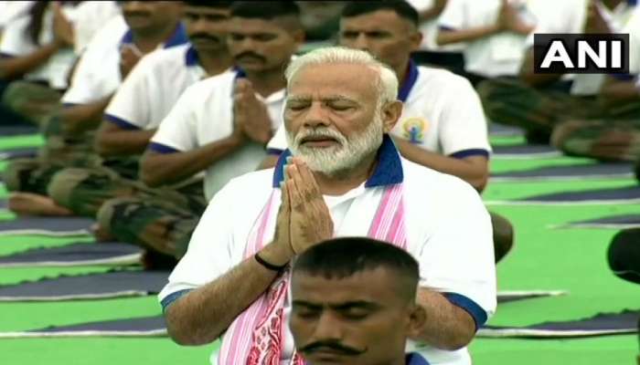 #YogaDay2019:  આખી દુનિયા કરી રહી છે યોગ, PM મોદીએ રાંચીમાં કર્યો યોગાભ્યાસ 