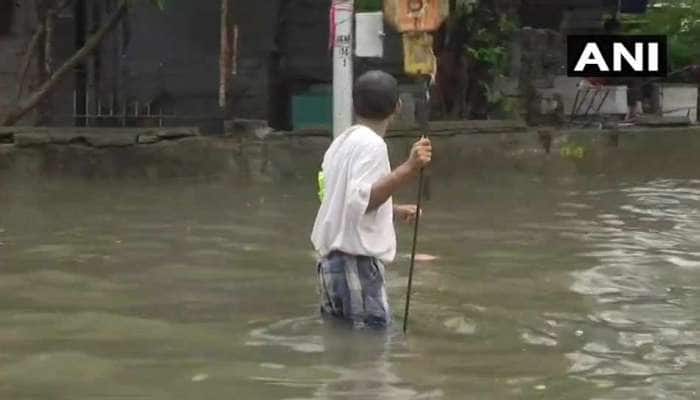 મુંબઇ Live: વરસાદે લીધો આરામ, ધીરે ધીરે ઓછુ થઇ રહ્યું છે પાણી