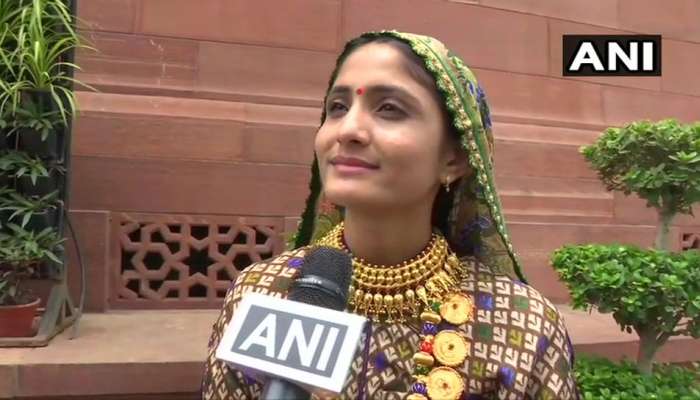 VIDEO: કચ્છની 'કોયલ' ગીતા રબારીએ PM મોદી સાથે મુલાકાત કરી, કહ્યું- 'અમે રાજી મોદીજી...'