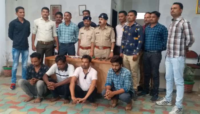 દિલ્હીથી અમદાવાદ ફ્લાઇટમાં ચોરી કરતા આવતી હાઇટેક ગેંગની ધરપકડ દિલ્હીથી અમદાવાદ ફ્લાઇટમાં ચોરી કરતા આવતી હાઇટેક ગેંગની ધરપકડ