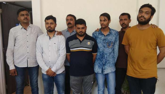 અમદાવાદ: RTOમાંથી ખોટી રીતે લાયસન્સ બનાવી આપવાનું કૌભાંડ આવ્યું સામે અમદાવાદ: RTOમાંથી ખોટી રીતે લાયસન્સ બનાવી આપવાનું કૌભાંડ આવ્યું સામે