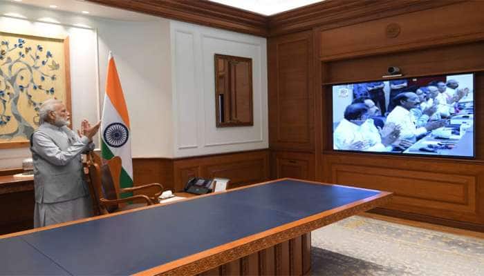 ચંદ્રયાન-2ના લોન્ચિંગને PM મોદીએ લાઈવ જોયું, ટ્વીટ કરીને કહ્યું-કઈ રીતે સૌથી અલગ છે મિશન ચંદ્રયાન-2ના લોન્ચિંગને PM મોદીએ લાઈવ જોયું, ટ્વીટ કરીને કહ્યું-કઈ રીતે સૌથી અલગ છે મિશન