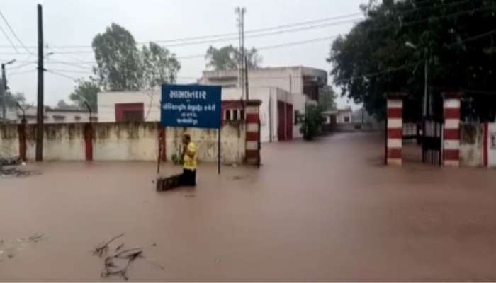 છોટાઉદેપુરમાં એક જ રાતમાં 10 ઈંચ વરસાદ ખાબક્યો, હેરણ નદી ગાંડીતૂર બની
