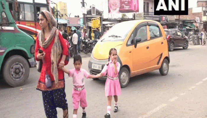 જમ્મુ કાશ્મીર: થાળે પડતું જનજીવન, શાળા-કોલેજો શરૂ, નેટમા આશિક છુટછાટ