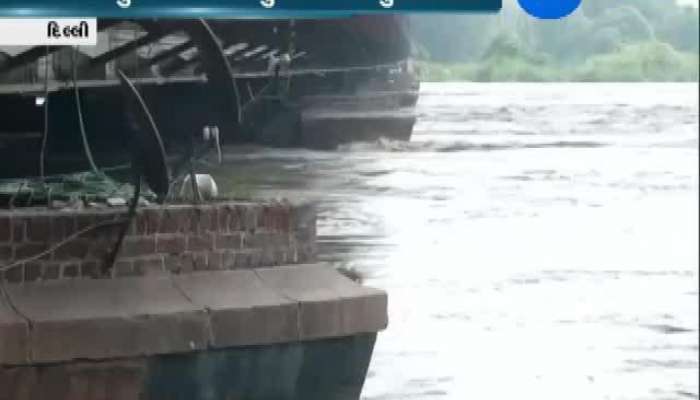 યમુના નદીની જળ સપાટીમાં ભયજનક વધારાના કારણે દિલ્લીમાં પૂરનું સંકટ 