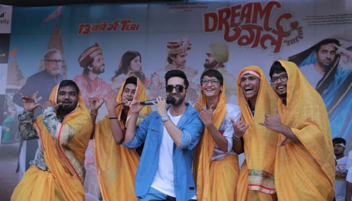 Video: 'Dream Girl' સ્ટાર આયુષ્માને વિદ્યાર્થી સાથે સેલિબ્રેટ કર્યો જન્માષ્ટીનો તહેવાર Video: 'Dream Girl' સ્ટાર આયુષ્માને વિદ્યાર્થી સાથે સેલિબ્રેટ કર્યો જન્માષ્ટીનો તહેવાર