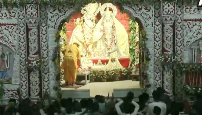 VIDEO: જન્માષ્ટમીની સવારે મથુરાના શ્રીકૃષ્ણ જન્મભૂમિ મંદિરની આરતીનો લ્હાવો અચૂક લો