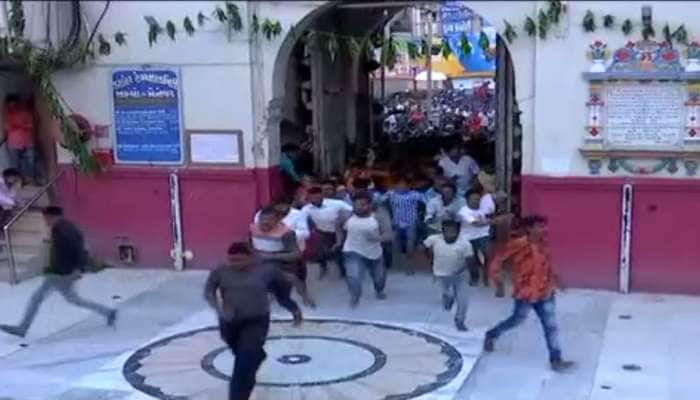 Video : ડાકોર મંદિરના દરવાજા ખૂલતા જ ભક્તોએ પહેલા દર્શન માટે દોડ લગાવી