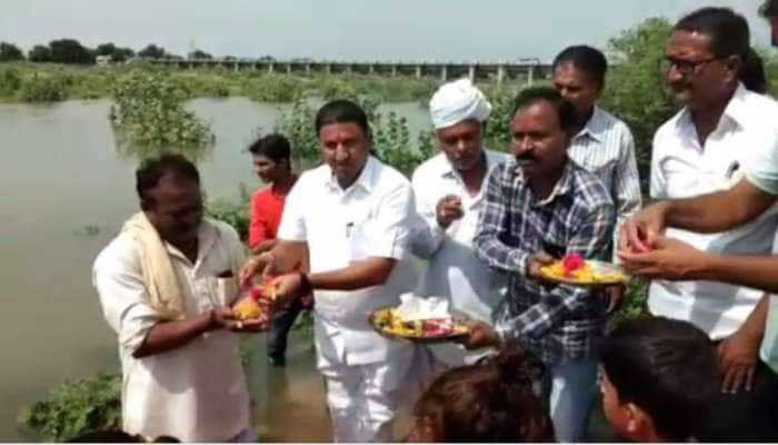 કોરીકટ સરસ્વતી નદીમાં નવા નીર આવતા ખેડૂતોએ હરખાયા, પૂજા કરીને વધામણા કર્યા