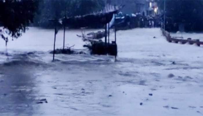 દ્વારકા: જિલ્લામાં 12 કલાકમાં 8 ઇંચ વરસાદ, શાળાઓમાં રજા જાહેર કરાઇ 