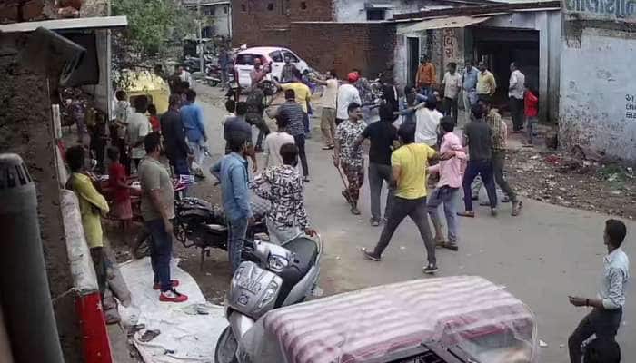 અમદાવાદ: ઇસનપુરમાં અસમાજિક તત્વોનો ત્રાસ, વેપારી પર જાહેરમાં તલવારથી હુમલો