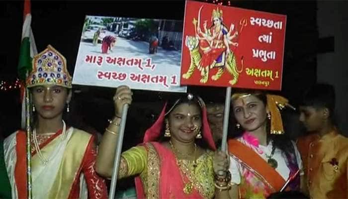 પાલનપુરના પ્રેરણાદાયી ગરબા, નવમા નોરતે ગરબે ઘૂમતા આપ્યો અનોખો સંદેશ
