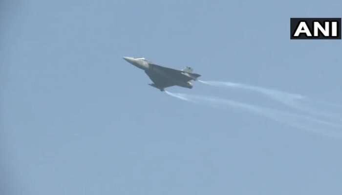 એરફોર્સ ડે: અભિનંદન વર્ધમાને ઉડાવ્યું MiG Bison Aircraft, તાળીઓના ગડગડાટથી