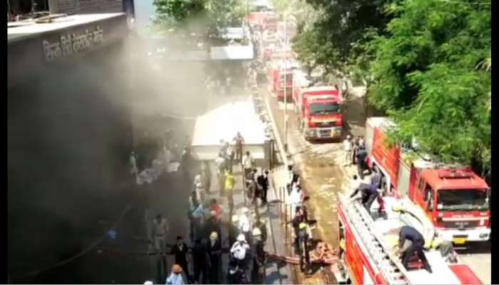 સુરતના સિલ્ક સિટી માર્કેટમાં આગ, ચારેબાજુ ધુમાડો ધુમાડો થઈ જતા માંડ આગ કાબ