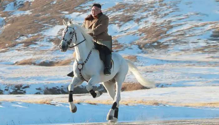 ઉત્તર કોરિયાના નેતા કિમ જોંગ ઉને 'પવિત્ર પર્વત' પર દોડાવ્યો સફેદ ઘોડો 