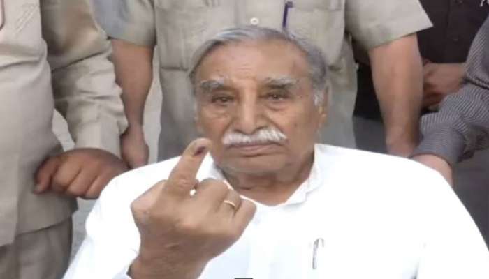 હરિયાણા: 'મત આપવો એ ગાયને ખાવાનું ખવડાવવા જેટલું પુણ્યનું કામ છે' હરિયાણા: 'મત આપવો એ ગાયને ખાવાનું ખવડાવવા જેટલું પુણ્યનું કામ છે'