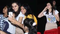 અચાનક થિએટરમાં પહોંચી ગઈ તાપસી પન્નૂ- જુઓ PHOTOS