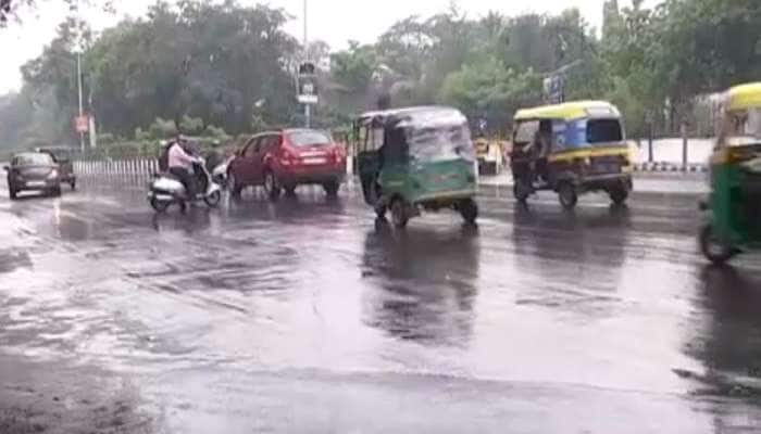 ગુજરાત: મહાની અસરને કારણે અનેક જિલ્લાઓમાં તોફાની વરસાદ