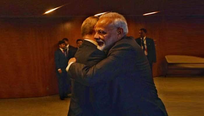 BRICS સંમેલન: પુતિનને મળ્યા PM મોદી, શી જિનપિંગ સાથે કરશે મુલાકાત