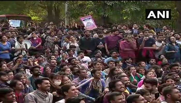 JNUને કોણે બનાવ્યો રાજકારણનો 'અડ્ડો'? વિરોધ પ્રદર્શનના પગલે 4 મેટ્રો સ્ટેશન બંધ 